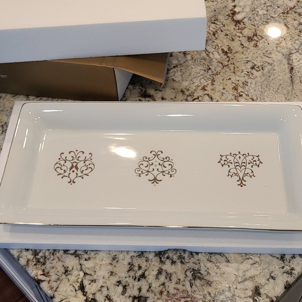 NIB Gold Excellance 4 pc Tibet Set - Picture 1 of 7